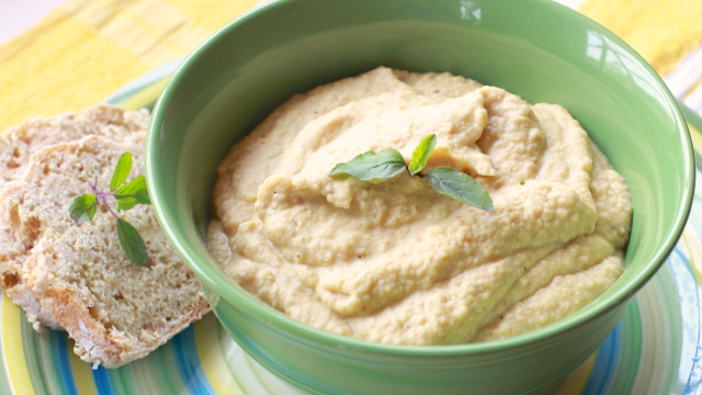 Simple Spicy Chickpea Hummus